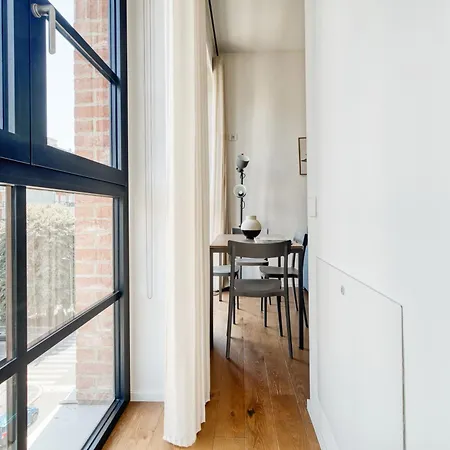 Bright 1br Near To The Center Of *