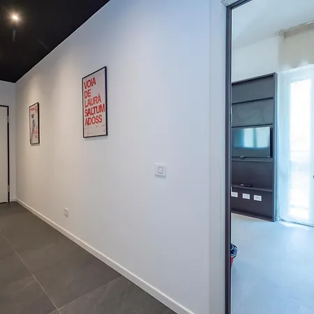 New Design With Balcony, Bocconi 10 Min Walk, 4 Guests Apartamento Milán