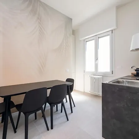 New Design With Balcony, Bocconi 10 Min Walk, 4 Guests Lägenhet Milano