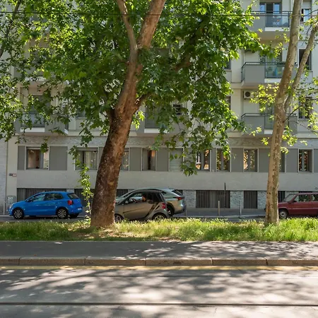 شقة Modern Large Apartment, Bocconi 10 Min Walk, Porta Romana, 4 Guests ميلان