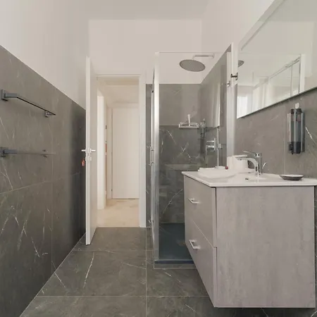 Guesthost - Spacious Terrace Flat X7 Mm2 Udine Apartamento