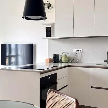 Skyline Design - Floor Next To Metro Appartement Milaan