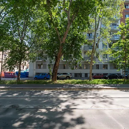 شقة Modern Large Apartment, Bocconi 10 Min Walk, Porta Romana, 4 Guests *