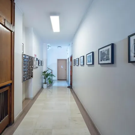 شقة Modern Large Apartment, Bocconi 10 Min Walk, Porta Romana, 4 Guests *