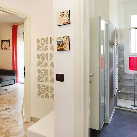 Red Touch Flat - Design & San Siro