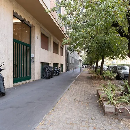 Guesthost - Comfy Flat X6 In Porta Romana * Milán