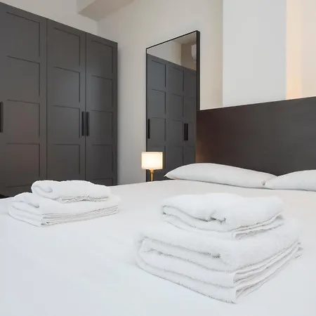 New Design With Balcony, Bocconi 10 Min Walk, 4 Guests Lägenhet *