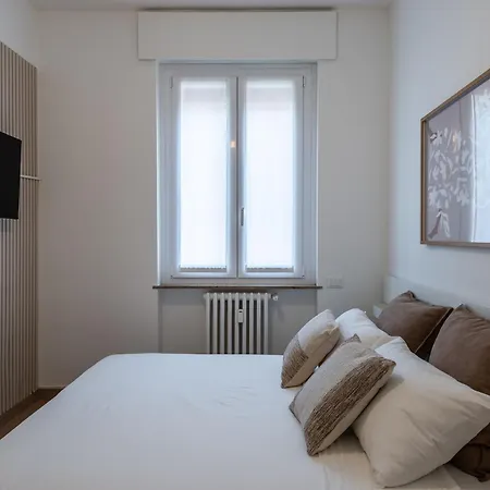 Stayeasy Ranzoni - 4 Bedrooms, Close To M1 Metro Milano