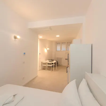 Duomo 10 Min - Spacious With Ac, Dryer & Self Check-in *