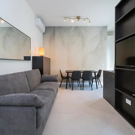 New Design With Balcony, Bocconi 10 Min Walk, 4 Guests