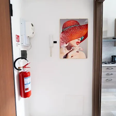 Dalino, M5 Metro Ippodromo 4 Min, San Siro, 20 Min To The Duomo Apartment Mailand