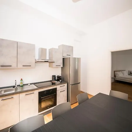 Hearth Centre Navigli * Milano