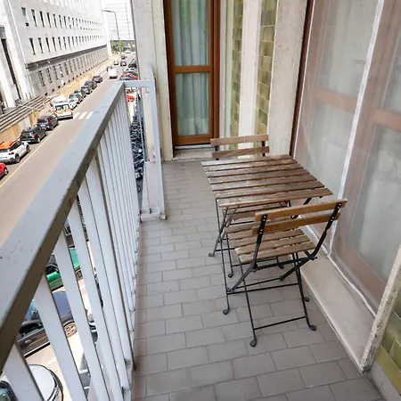 Spacious Aparment 10 Mins Walk From Duomo Appartement