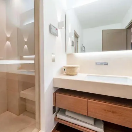 Con 2 Da Letto Vicino Al Duomo, شقة