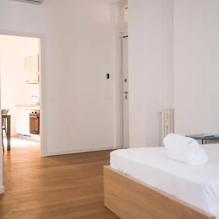 Hearth Centre Navigli Milano