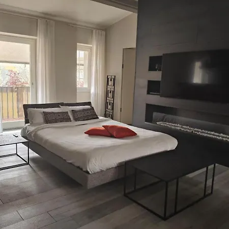 Cozy In The Center Of 3*