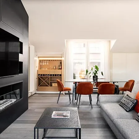 Cozy In The Center Of 3*