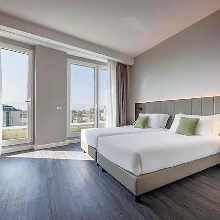 Hotel Ih *