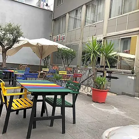 Lion & Youth Hostel