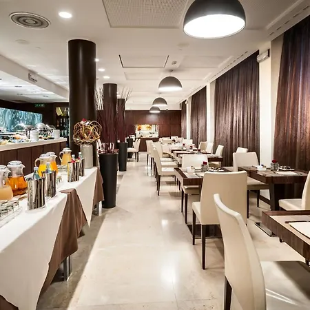 Crowne Plaza By Ihg Отель