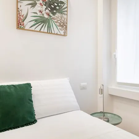 Easylife - - D'annunzio - Navigli Milánó