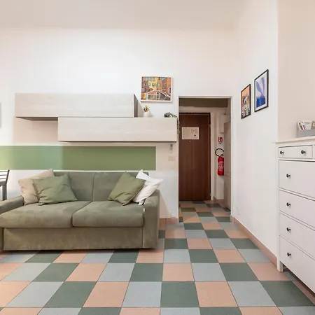 New In Downtown Close To Duomo شقة *