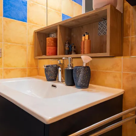 New In Downtown Close To Duomo شقة