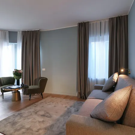 Prestige Boutique - Piazza Duomo View Apartment 4*