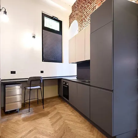 Isola Stylish Loft In * ميلان