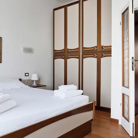 Italianway Easy - Piazza Firenze 4 Апартаменты *
