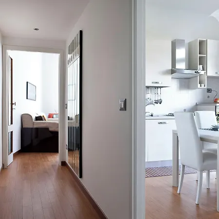 Italianway Easy - Piazza Firenze 4 * Милан