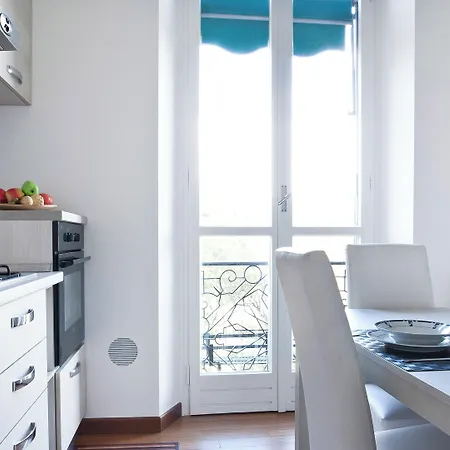 Italianway Easy - Piazza Firenze 4 * Милан