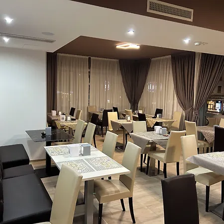 Stradivari Hotel 3*