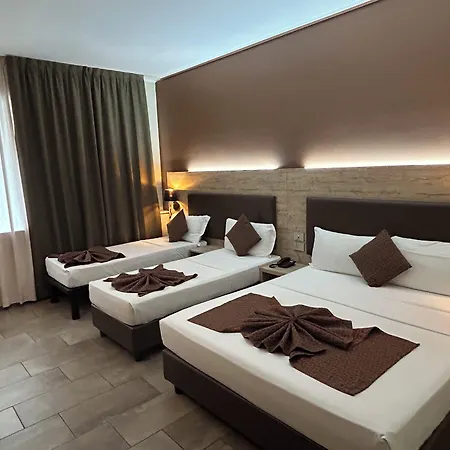 Stradivari Hotel 3*