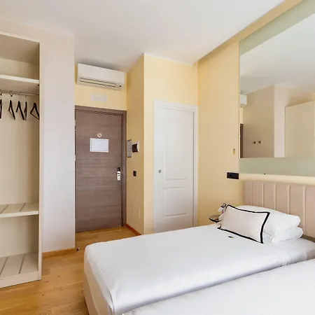 Guest house Ah - Fashion District Milan