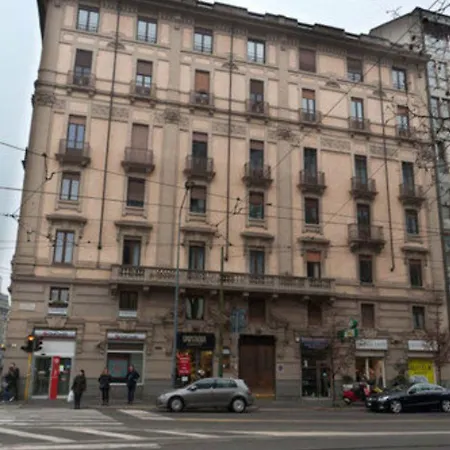 Apartahotel Meneghino Milán