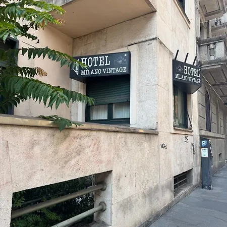 Vintage Hotel *