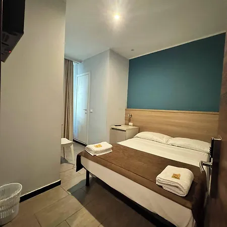 Vintage Hotel *