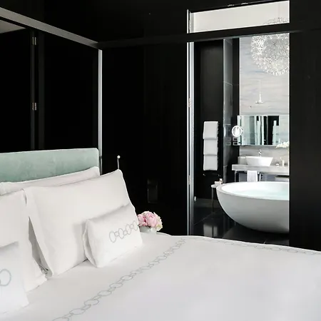 Mandarin Oriental, Hotel