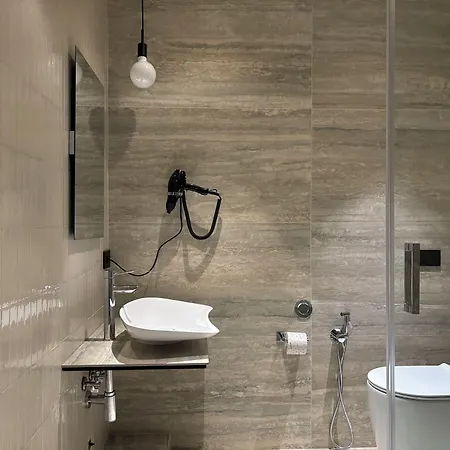 Av Hotel 2*