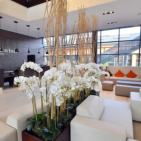Hilton Garden North 4*