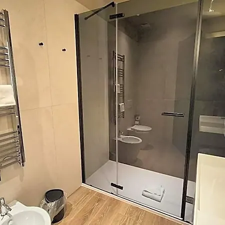 Kira Hotel
