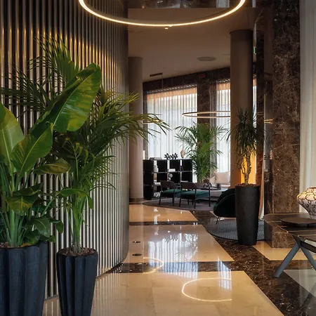 Crowne Plaza By Ihg Hotel 4*
