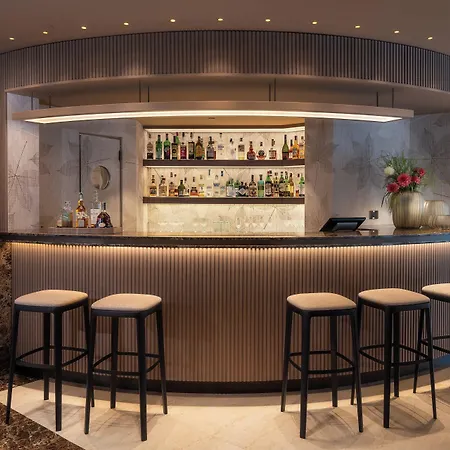 Crowne Plaza By Ihg Hotel 4*