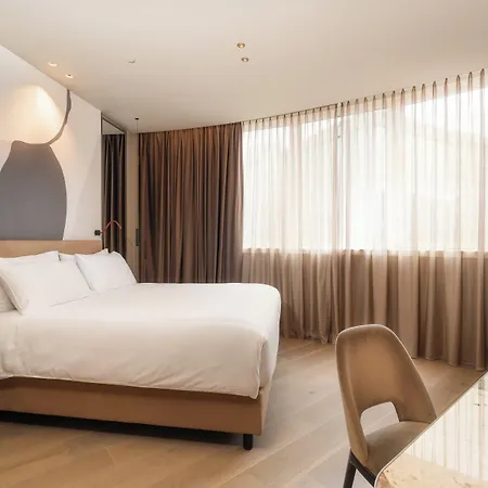 Crowne Plaza By Ihg Hotel