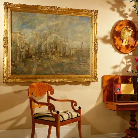 Capitol Hotel 4*