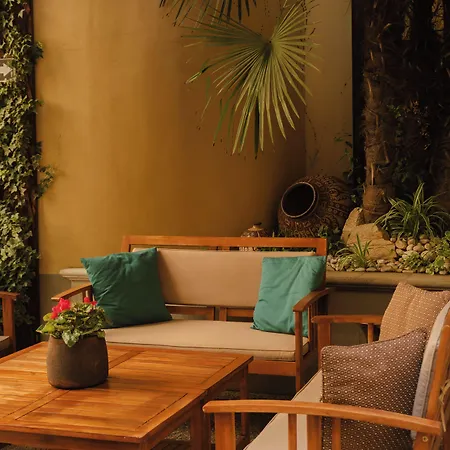 Townhouse 33 Boutique 4*