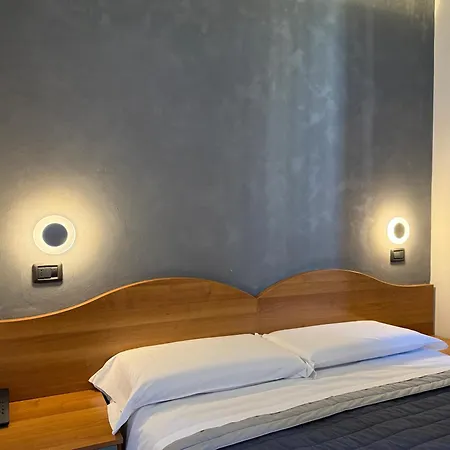 Hotel Sara 2*
