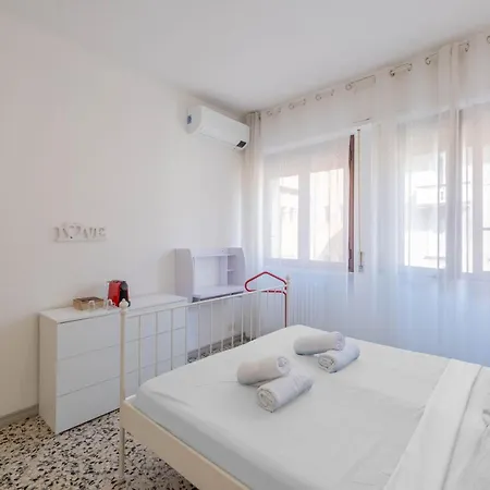Apartment M.aurelio Red