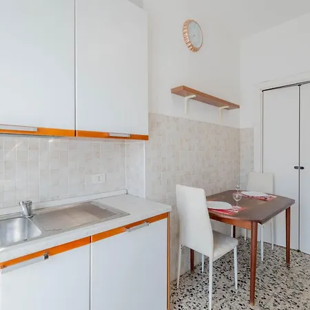 Apartment M.aurelio Red